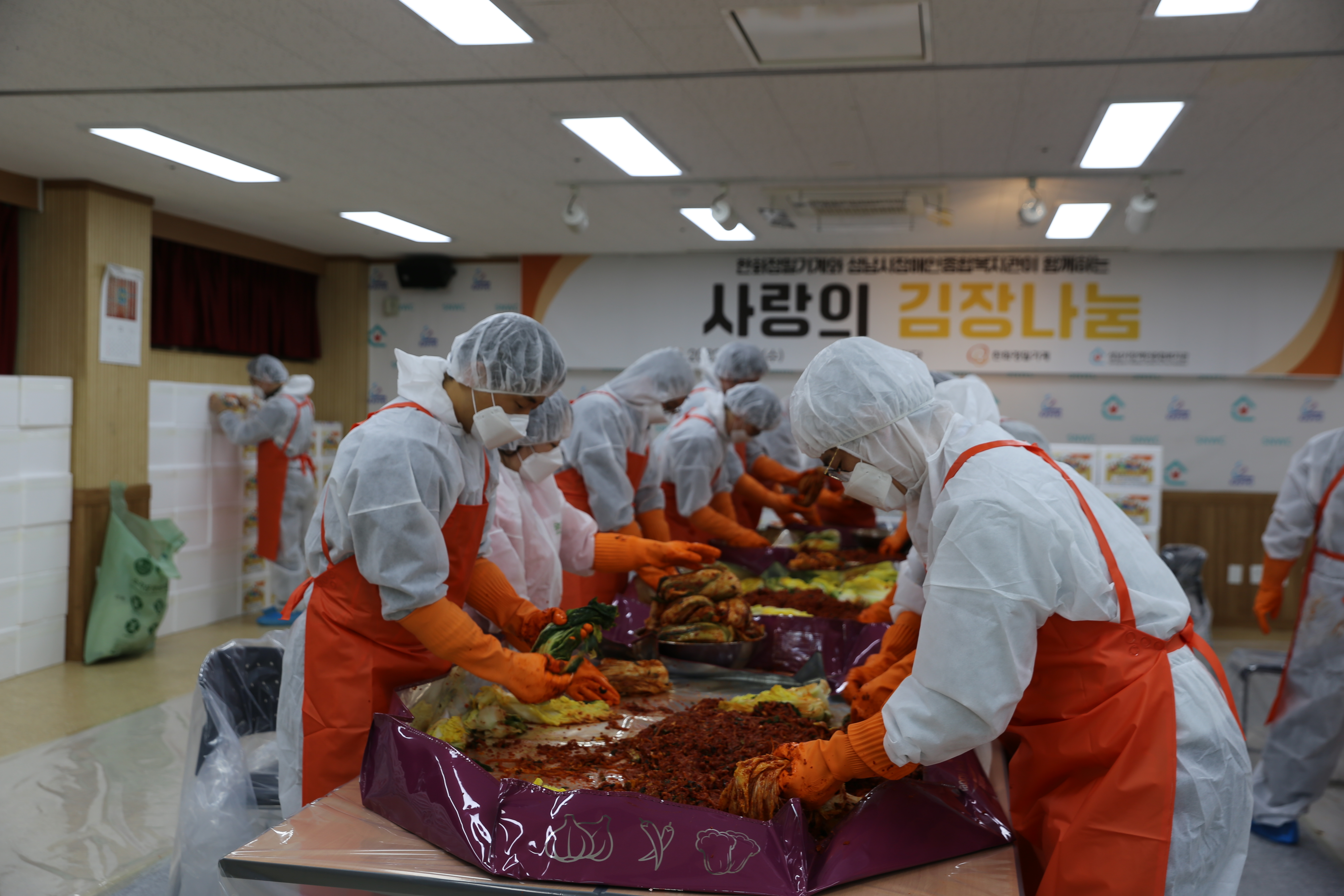 한화정밀기계, 지역사회 위한 김장 나눔 봉사활동 진행