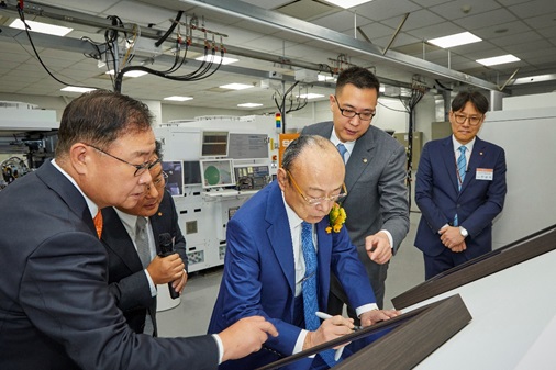 Chairman Visits Pangyo R&D Campus to Commend Team`s Focus on Technological Leadership